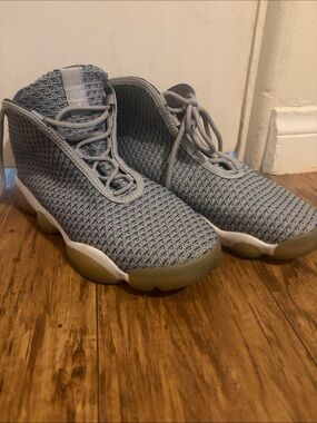 Wolf Grey Nike Jordan Horizon sneakers